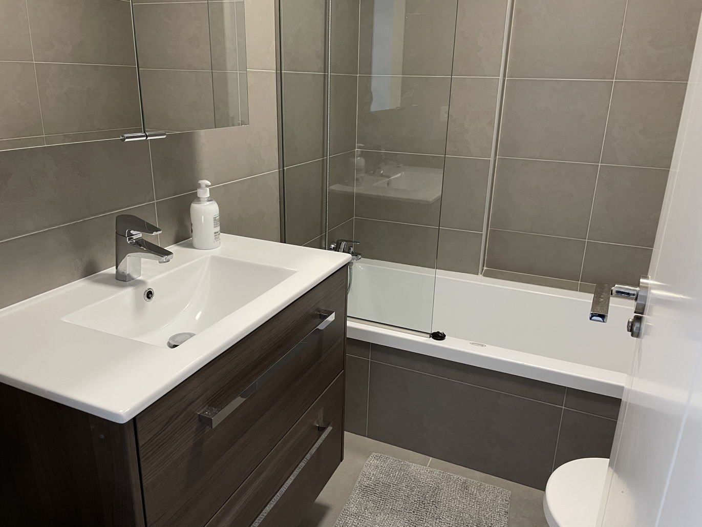 Full bathroom